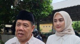 Hidayat Arsani Bersama Sang Istri (Dok. Ist)