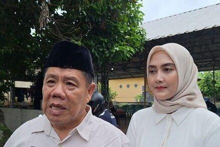 Hidayat Arsani Bersama Sang Istri (Dok. Ist)