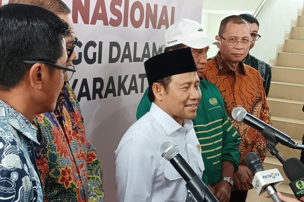 Ketua Umum PKB Muhaimin Iskandar bersama sejumlah tokoh saat menghadiri acara evaluasi Program Keluarga Harapan (PKH) di Surabaya.(Doc.KOMPAS.COM)