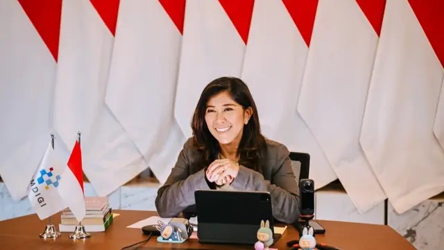 Menkomdigi Meutya Hafid berinteraksi virtual dengan siswa SD Inpres 9 Halmahera Barat melalui program BAKTI AKSI. (Foto: Dok. Komdigi.go.id)