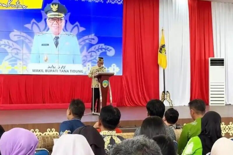 Wakil Bupati Tana Tidung, Sabri, mengajak ASN terus belajar, berinovasi, dan berintegritas demi mewujudkan birokrasi yang bersih dan responsif dalam Sosialisasi Kepegawaian 2025 di Pendopo Djaparuddin, Tideng Pale, Kamis (30/10/2025). (Foto: Istimewa)
