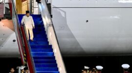 Presiden Prabowo Subianto tiba di Tanah Air usai menghadiri KTT APEC di Korea Selatan, Sabtu (1/11/2025). (Foto: Dok. Biro Pers Sekretariat Presiden)


